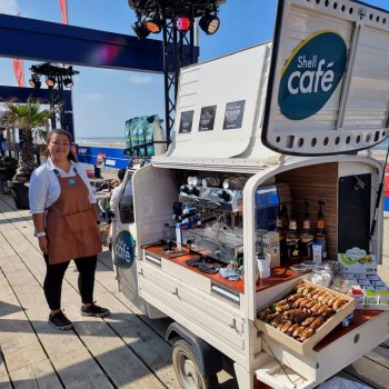 Vrijwilligers en sponsoren van Formule 1 genieten van koffiecatering Coffee on Wheels Rotterdam