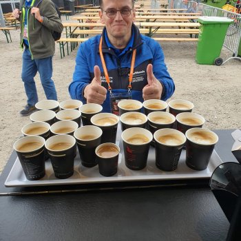 Vrijwilligers en sponsoren van Formule 1 genieten van koffiecatering Coffee on Wheels Rotterdam