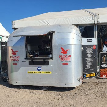 Vrijwilligers en sponsoren van Formule 1 genieten van koffiecatering Coffee on Wheels Rotterdam